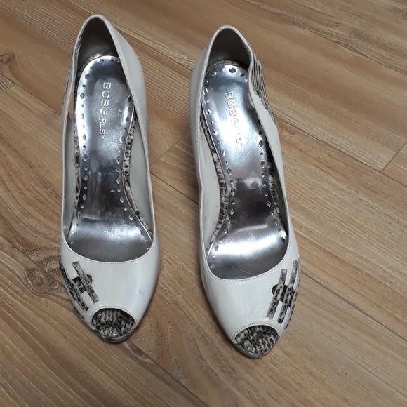 BCBGirls leather peep toe heels - Picture 3 of 4